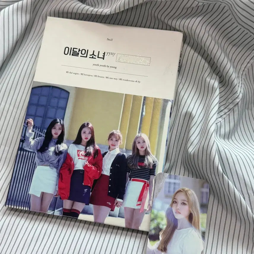 [BUNJANG] LOONA yyxy Album Signed Polaroid Photocard (First Press) / 이달의소녀 이달소 이달의 소녀 앨범 폴라로이드 포카 싸인 폴라 싸폴