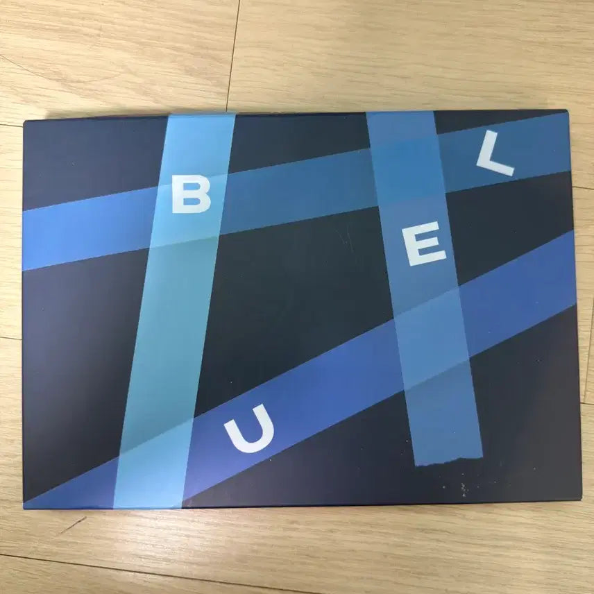 [BUNJANG] Lucy BLUE Album Bundle Set with 2 Photocards / 루시 BLUE 앨범(포카2개 포함)