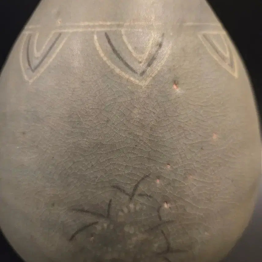 [BUNJANG] Celadon Goryeo Dynasty Chrysanthemum Inlaid Vase / 청자 상감 국화문 병