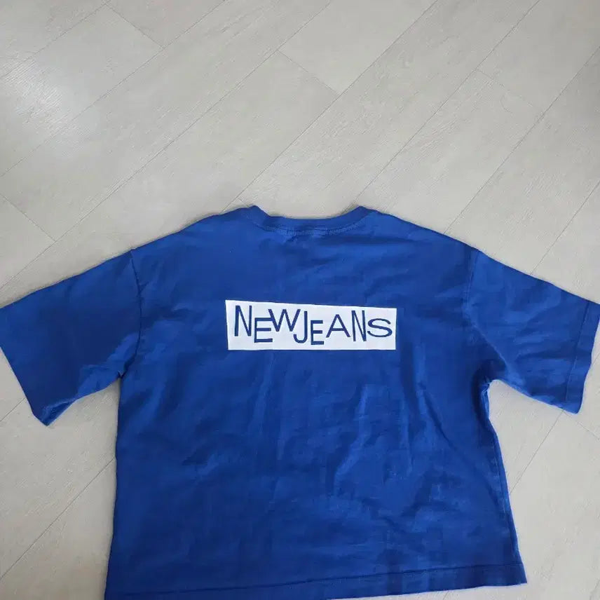 [BUNJANG] ADOR NewJeans Rabbit Graphic Crop Short Sleeve T-Shirt (S) / 어도어 뉴진스 반팔티 크롭 S
