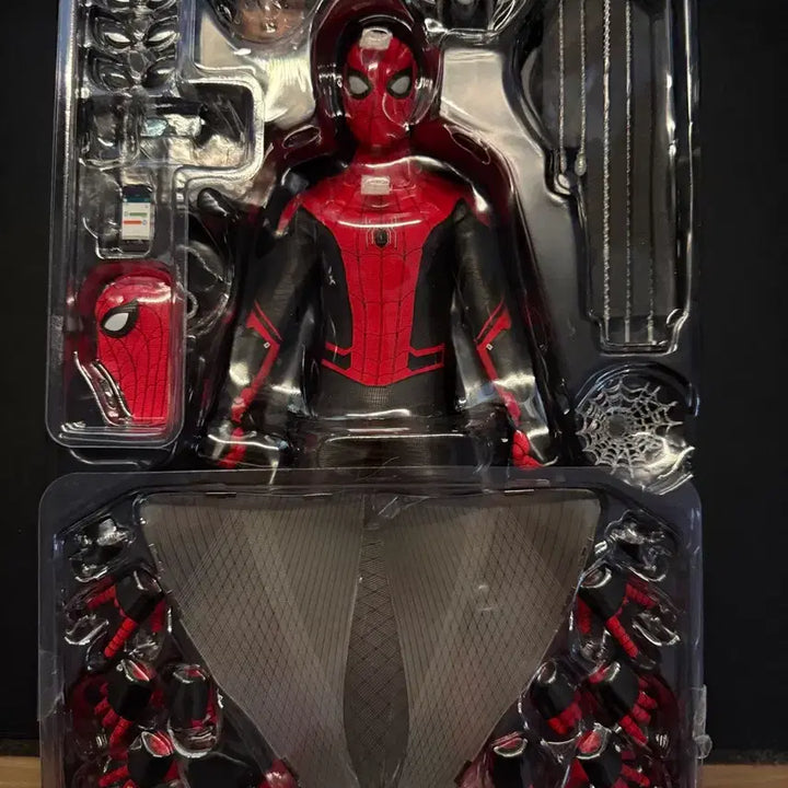 [BUNJANG] Hot Toys Spider-Man Far From Home Upgraded Suit / 핫토이 스파이더맨 파프롬홈 업그레이드 슈트