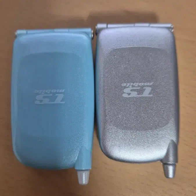 [BUNJANG] Folder Phone Gacha Silver + Blue Bundle Set / 폴더폰 가챠 실버+블루 일괄