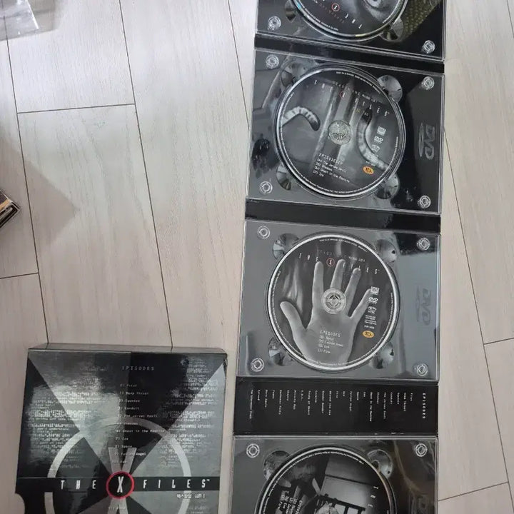 [BUNJANG] Various Genre DVD Collection - The Thieves, Spider-Man 2, Batman Begins, X-Files, E.T., Cloverfield &amp; More / 다양한 장르 DVD 도둑들/스파이더맨2/배트맨 비긴즈/X파일 시즌1/ET등