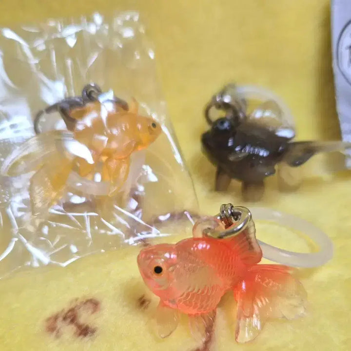 [BUNJANG] Bandai Rainy Day Goldfish Mejilushi Keyring Figure Capsule Toy Gacha Yellow Comet / 일괄) 반다이 비오는 날 금붕어 메지루시 키링 피규어 캡슐토이 가챠 옐로우 코멧 출목금 고사류금 검정 빨강 툭눈
