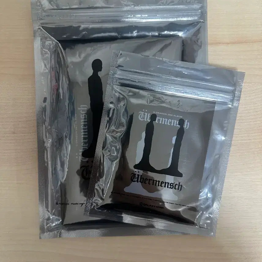 [BUNJANG] G-Dragon (GD) Weverse Man Exhibition Goods Photocard &amp; Postcard Set Bundle / (일괄)급처ㅠ지디콘 md 전시회 위버맨쉬 굿즈 포토카드+엽서세트