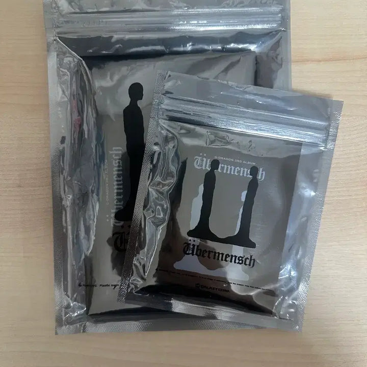 [BUNJANG] G-Dragon (GD) Weverse Man Exhibition Goods Photocard &amp; Postcard Set Bundle / (일괄)급처ㅠ지디콘 md 전시회 위버맨쉬 굿즈 포토카드+엽서세트