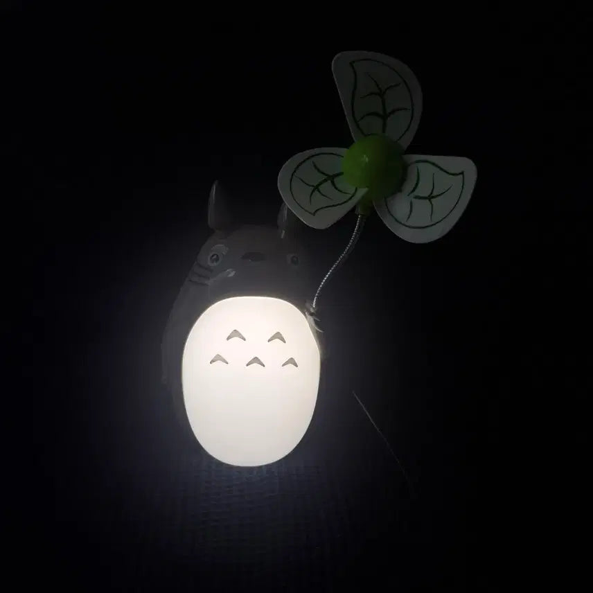 [BUNJANG] Studio Ghibli My Neighbor Totoro USB Rechargeable Fan with Mood Light / [새상품][지브리][이웃집토토로] USB 충전식 바람개비 무드등 겸용 선풍기