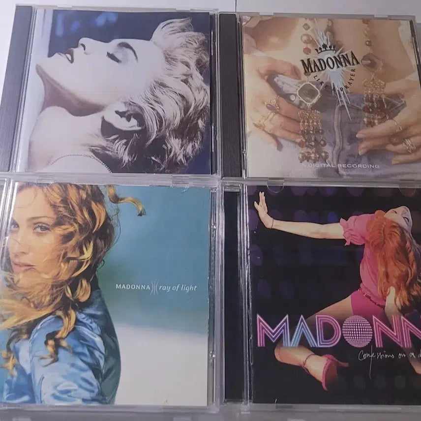 [BUNJANG] Madonna 4-Album CD Set (True Blue, Like A Prayer, Ray of Light, Confessions On A Dance Floor) / [대폭할인] 마돈나 CD 4종 세트 (3집,4집,7집,10집)