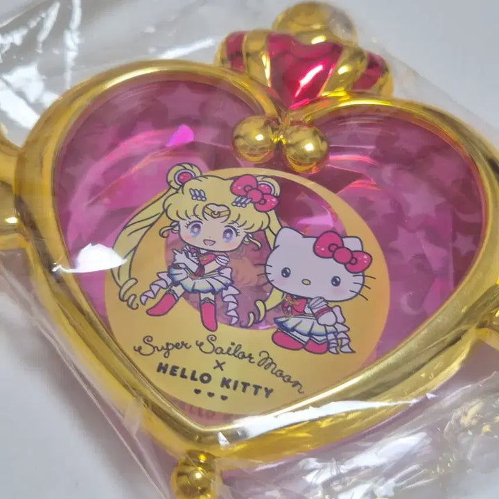 [BUNJANG] Sailor Moon x Hello Kitty Collaboration Heart Pendant Mirror / 세일러문 헬로키티 콜라보 하트 펜던트 거울