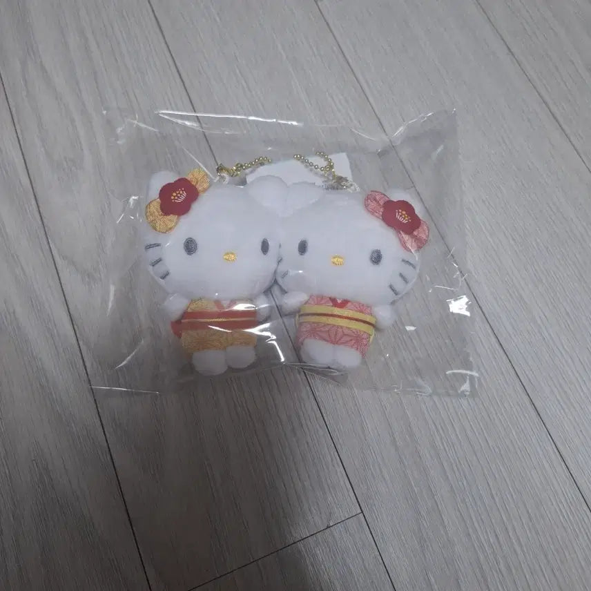 [BUNJANG] Sanrio Hello Kitty &amp; Mimi Magnetic Plush Keychain Set / [새상품][산리오] 헬로키티 니코누이 자석 인형 키링