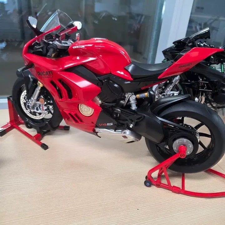 [BUNJANG] Ducati Panigale V4S Figure (1/6, 1/7 Scale) / 파니갈레 v4s 피규어