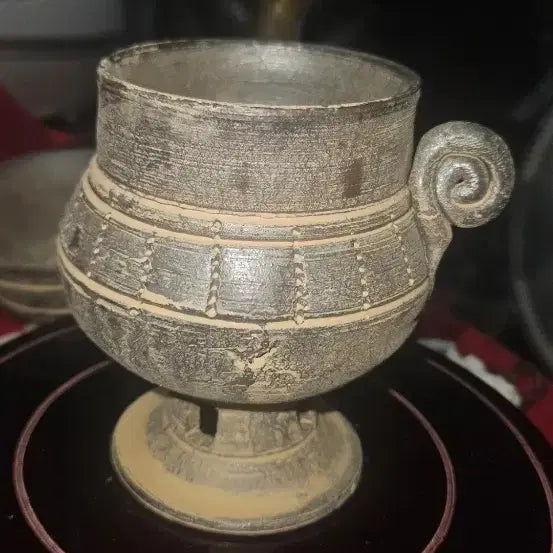 [BUNJANG] Modern Reproduction Pottery Cup with Spiral Handle and Pierced Foot / 와권형 손잡이 굽다리 토기잔.현대 재현 공예품 높이 12cm