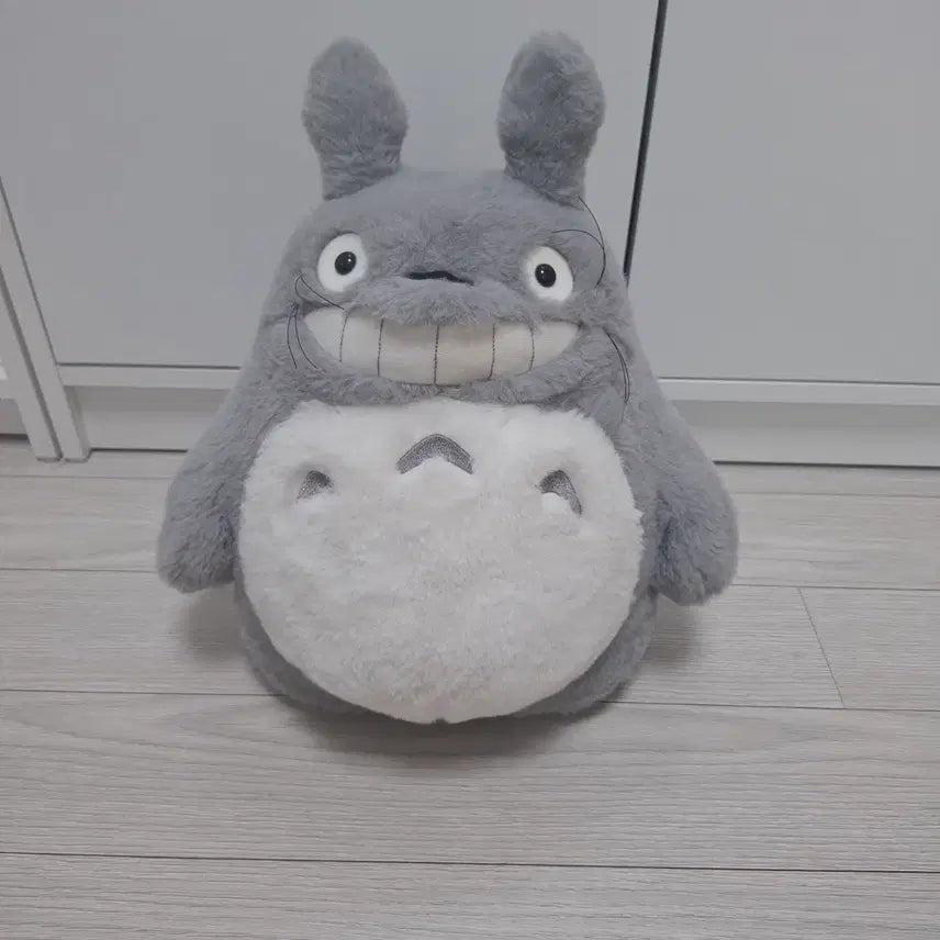 [BUNJANG] Studio Ghibli My Neighbor Totoro Large Totoro Plush M / [새상품][지브리][이웃집토토로] 포근한 대토토로 스마일 인형 M