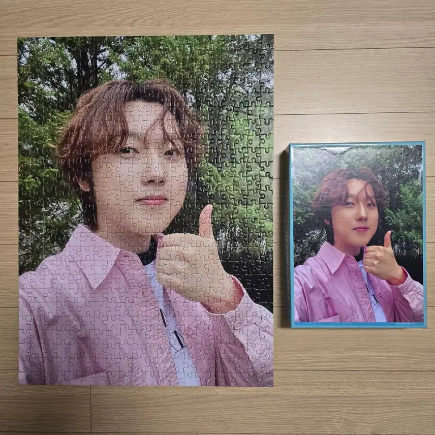 [BUNJANG] Forestella Kang Hyung Ho 500-Piece Jigsaw Puzzle &amp; Double-Sided Hologram Photocard Set / 포레스텔라 피타 강형호 500피스 직소퍼즐과 양면 홀로그램 포토카드 (비공굿)