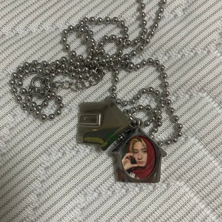 [BUNJANG] BOYNEXTDOOR Debut 2nd Anniversary Leehan Necklace / 보이넥스트도어 데뷔 2주년 목걸이 이한 (포카,케이스포함)