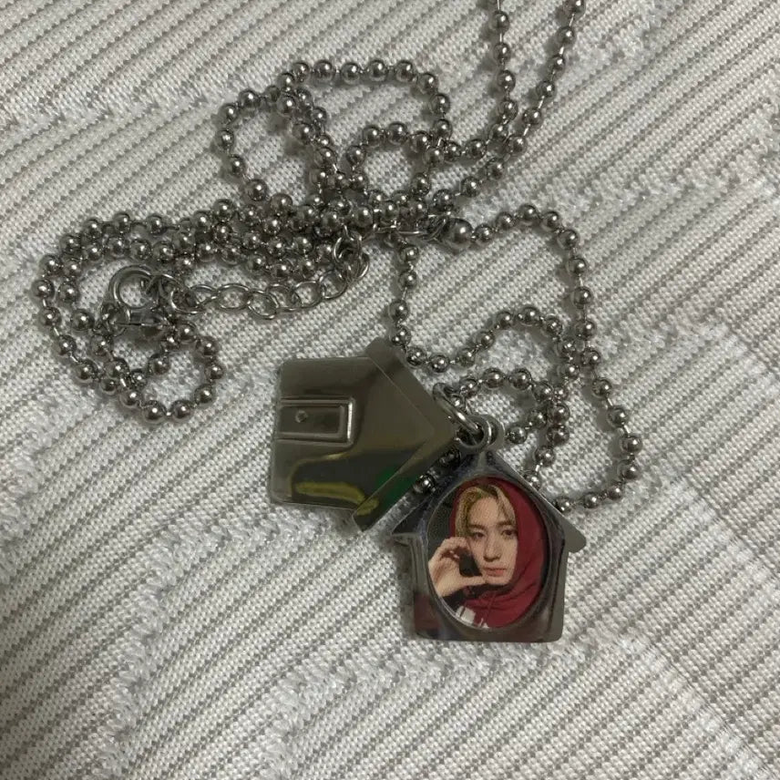 [BUNJANG] BOYNEXTDOOR Debut 2nd Anniversary Leehan Necklace / 보이넥스트도어 데뷔 2주년 목걸이 이한 (포카,케이스포함)