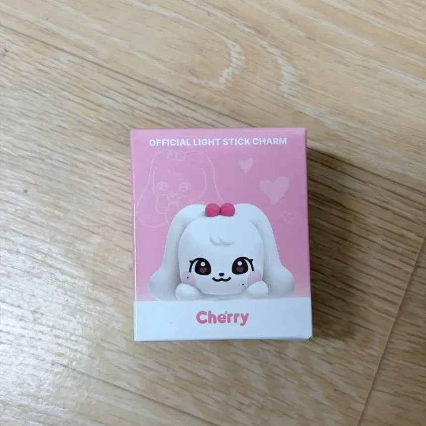 [BUNJANG] IVE Jang Wonyoung Cherry Lightstick Charm / ive 아이브 미니브 장원영 체리 응원봉 참
