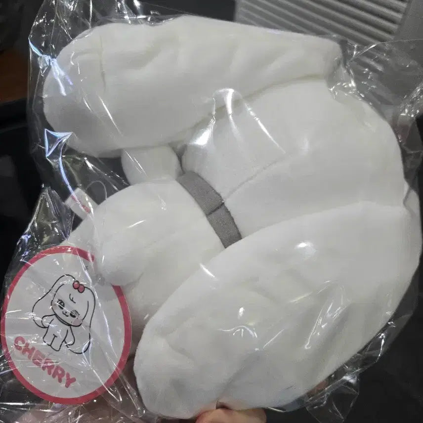 [BUNJANG] IVE Jang Wonyoung Cherry Original Plush Doll / (새상품)아이브 장원영 체리 정품 오리지널 플러시 인형