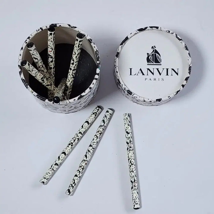 [BUNJANG] Lanvin Alber Elbaz Illustrated Mini Pencil &amp; Case Set / [희귀/한정판] 랑방(LANVIN) 알베르 엘바즈 일러스트 미니 연필 &amp; 케이스 세트
