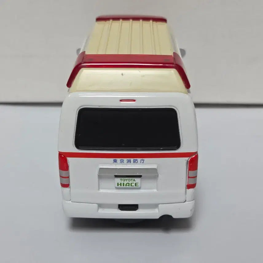 [BUNJANG] 1/36 Scale Toyota Hiace Ambulance Diecast Minicar / 도요타 하이에이스1/36 앰뷸런스 병원차 다이캐스트 미니카