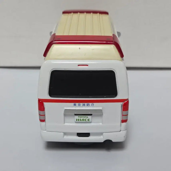 [BUNJANG] 1/36 Scale Toyota Hiace Ambulance Diecast Minicar / 도요타 하이에이스1/36 앰뷸런스 병원차 다이캐스트 미니카