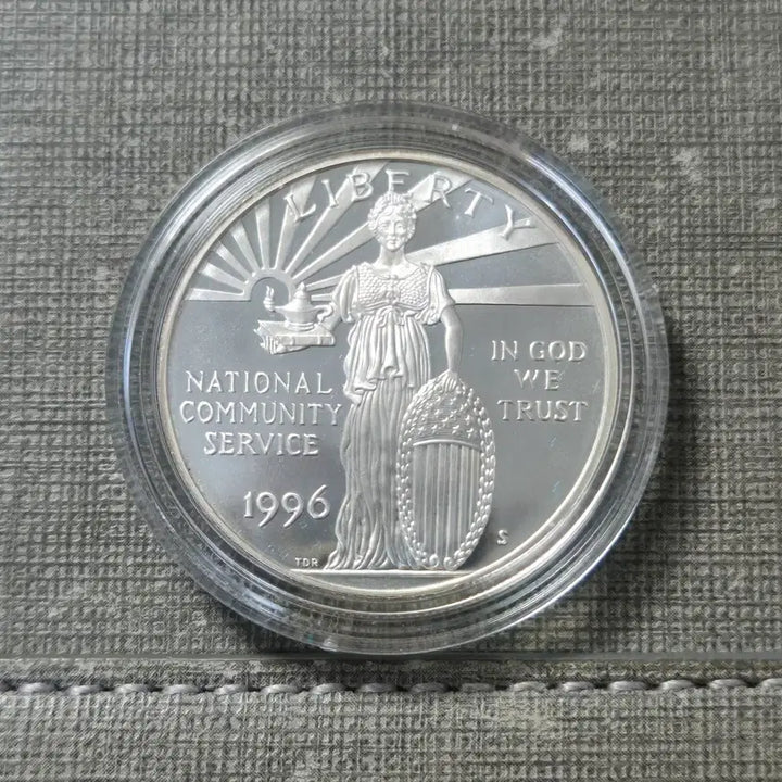 [BUNJANG] 1996 United States National Community Service Silver Proof Coin with Certificate of Authenticity and Case / 1996년 미국 국가 지역사회 봉사 기념 실버 프루프 은화 보증서/케이스 포함
