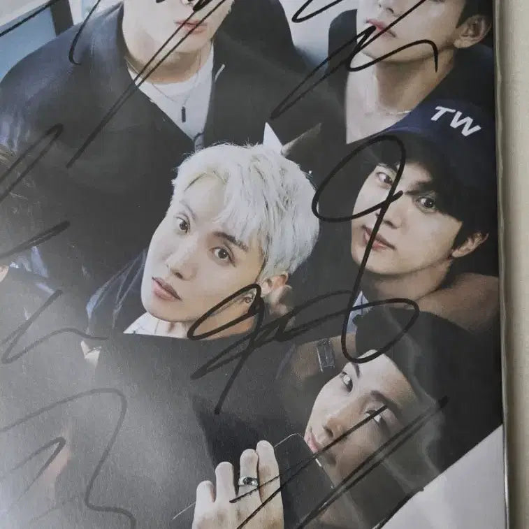[BUNJANG] BTS (Bangtan Boys) Autographed Magazine Photobook / 방탄소년단 친필싸인 포토북 (BTS)