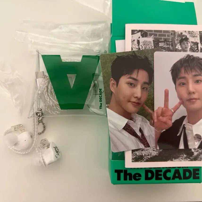 [BUNJANG] Day6 The Day6 Decade Young K In-Ear Monitor Bundle (Sealed) / 데이식스 데케이드 영케이 인이어반 단순개봉 day6
