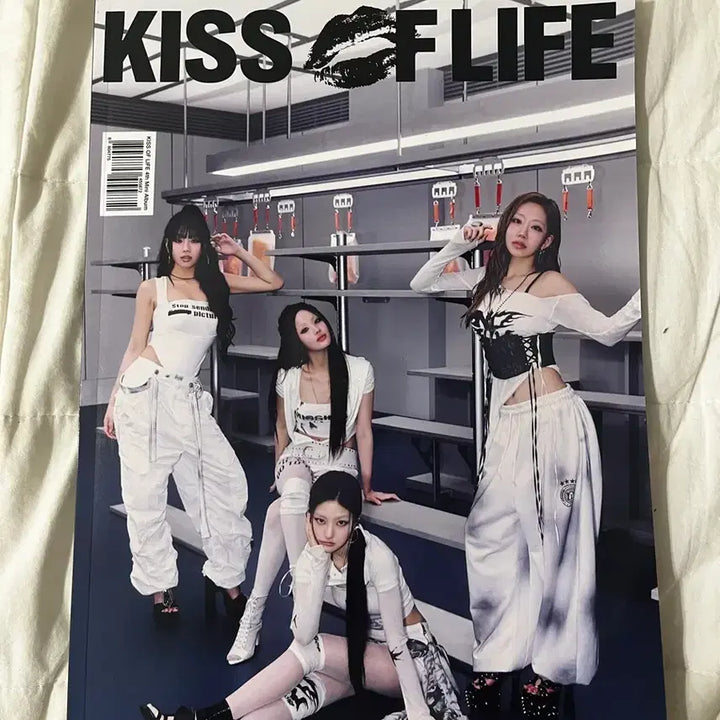 [BUNJANG] KISS OF LIFE 4th Mini Album 224 Magazine Ver. / KISS OF LIFE (키스오브라이프) - 미니앨범 4집 : 224 [Magazine Ver.]