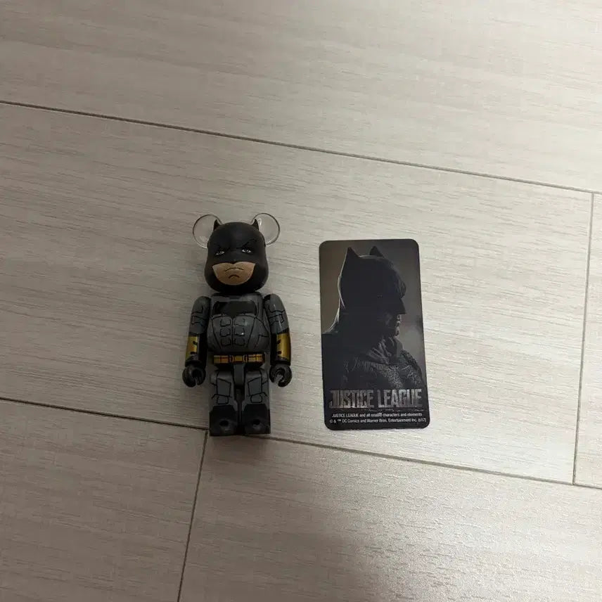 [BUNJANG] Bearbrick Series 35 Hero Batman Collectible Toy / 베어브릭 35탄 (히어로 / 배트맨)