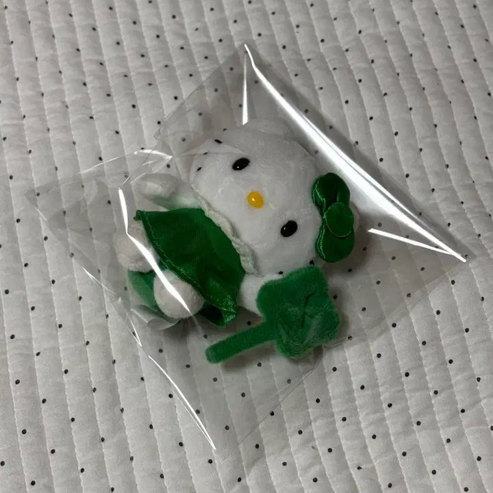 [BUNJANG] Hello Kitty 50th Anniversary Four-Leaf Clover Keyring / 헬로키티 50주년 네잎클로버 키링