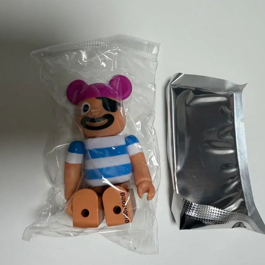 [BUNJANG] Bearbrick Series 51 Pirate Sealed New Product / 베어브릭 시리즈 51탄 해적 미개봉 새제품
