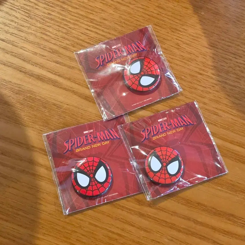 [BUNJANG] Spider-Man CGV Sealed Can Badge (Brand New Day) / 미개봉) CGV 스파이더맨 캔뱃지 브랜드뉴데이 뱃지 주말 1주차 특전 굿즈 양도 판매 핀뱃지