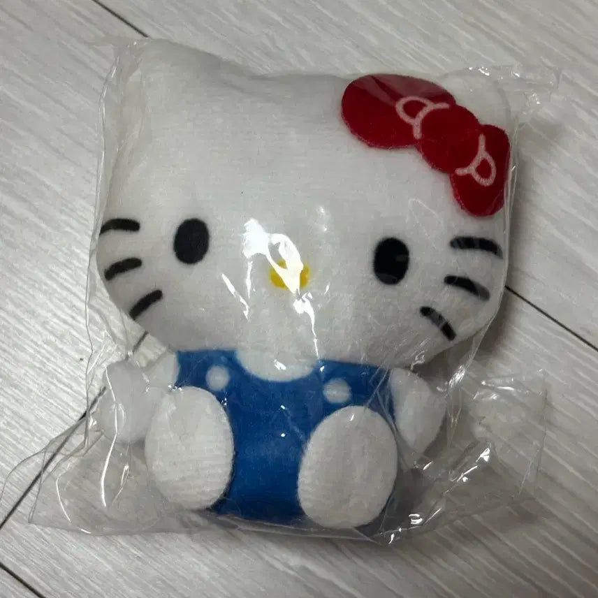 [BUNJANG] Mini Kitty Brooch / 미니 키티 뱃지