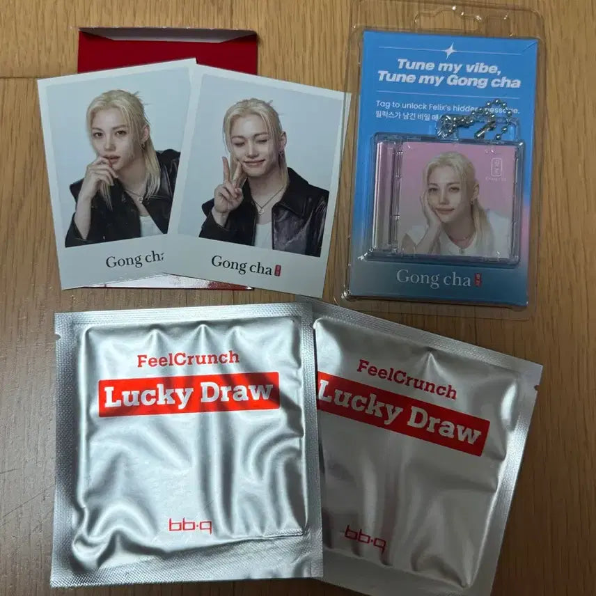 [BUNJANG] Stray Kids Felix Gongcha BBQ Lucky Draw Photocard Holder / Straykids 스트레이키즈 스키즈 필릭스 공차 해피카드 키링, 비비큐 럭키드로우 gongcha happy card keyring, bbq luckdraw