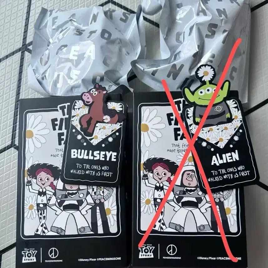 [BUNJANG] PEACEMINUSONE Toy Story Collaboration The Firsten Plush Keychain (Bullseye) / 피스마이너스원 토이스토리 콜라보 더퍼스트팬 플러시 키링(불스아이)