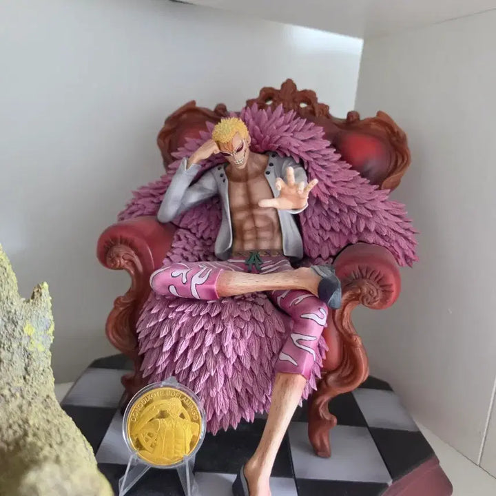 [BUNJANG] One Piece Doflamingo Seated Figure / 모펠 도플라밍고 좌상