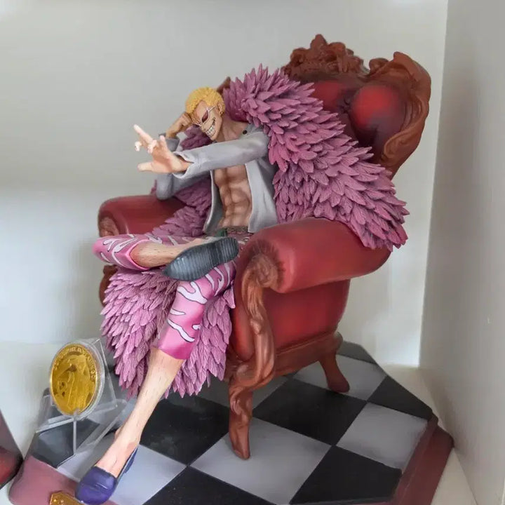 [BUNJANG] One Piece Doflamingo Seated Figure / 모펠 도플라밍고 좌상