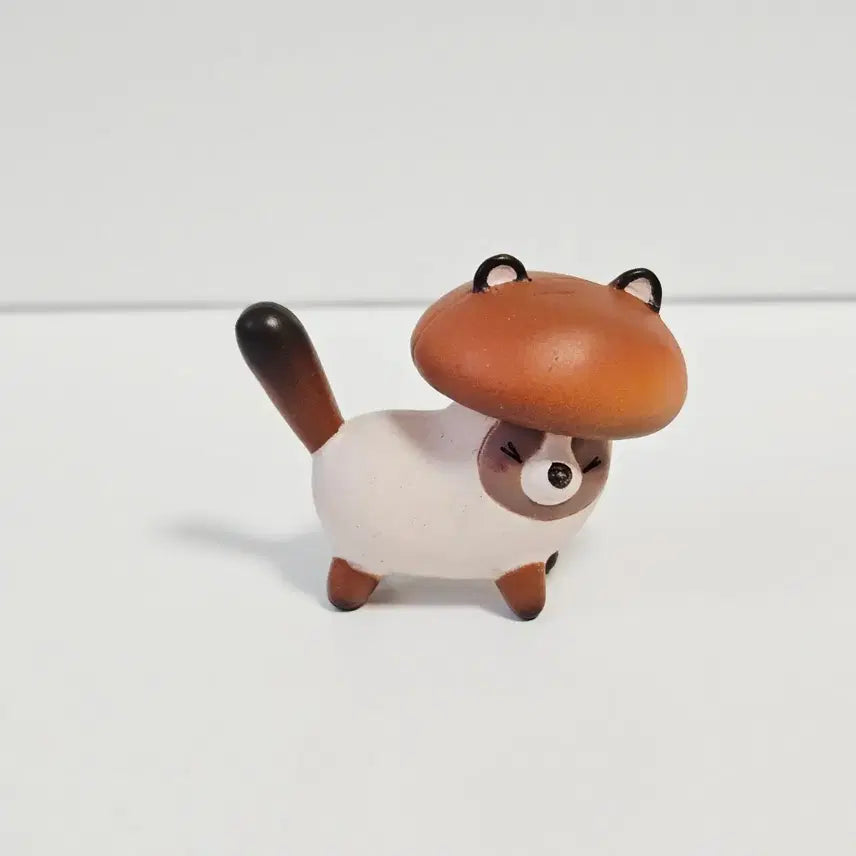 [BUNJANG] Raccoon Figurine with Mushroom Hat / 버섯 모자 너구리 피규어