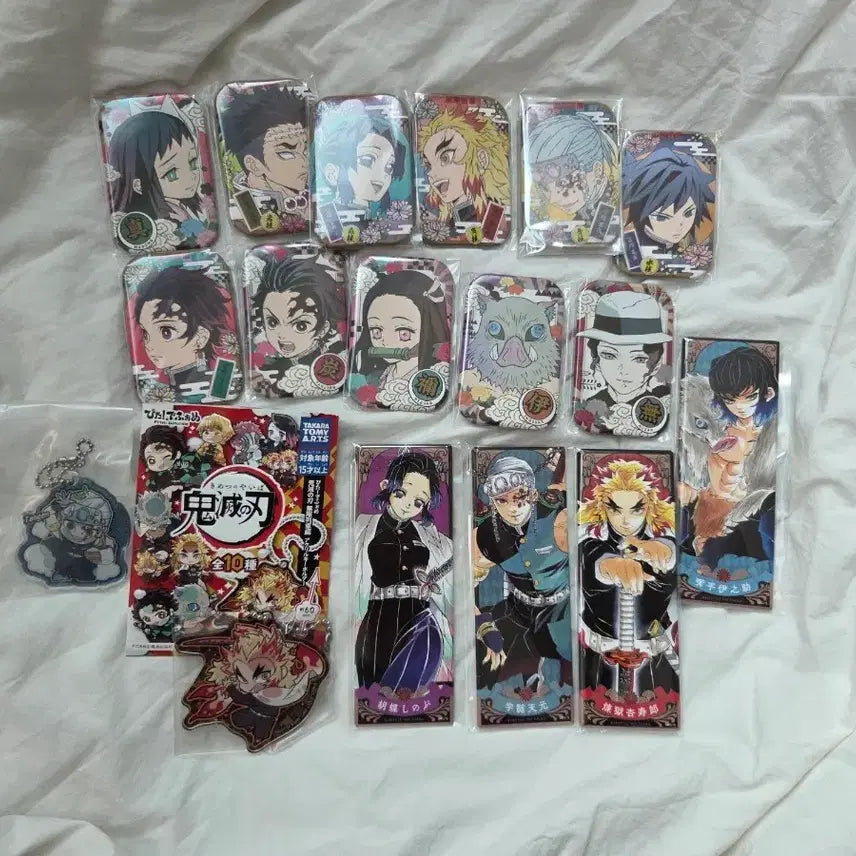 [BUNJANG] Demon Slayer: Kimetsu no Yaiba Can Badges &amp; Acrylic Keyrings Bundle Set / 귀멸의 칼날 캔뱃지 등 일괄