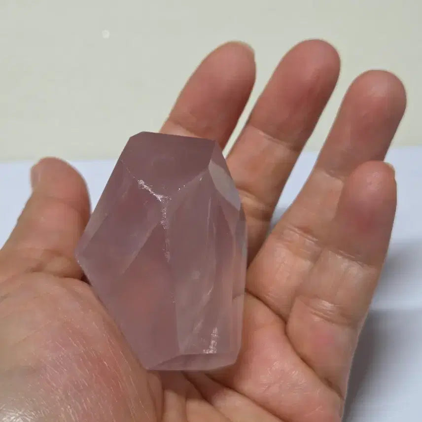 [BUNJANG] Natural Rose Quartz Multi-Faceted Freeform Object 110.7g / [천연원석] 영롱한 분홍빛 로즈쿼츠(장미수정) 다면 프리폼 오브제 110.7g
