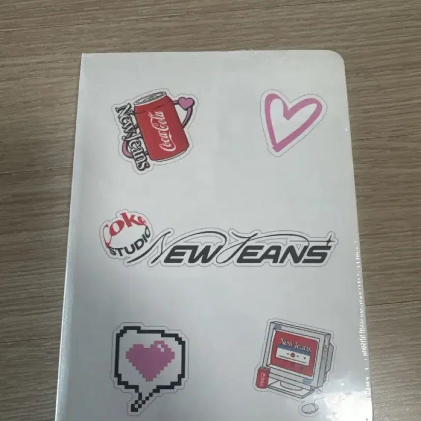[BUNJANG] NewJeans Coke Studio Collaboration Notebook Sealed / 뉴진스 코크스튜디오 콜라보 노트 미개봉