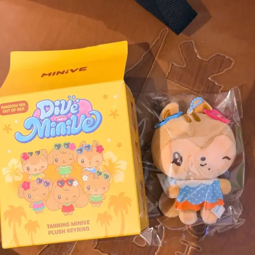 [BUNJANG] IVE MiniV Plush Keychain Gaeul / 아이브 미니브 랜덤 태닝 미니브 플러시 키링 가을
