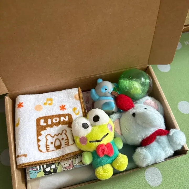 [BUNJANG] Sanrio &amp; Vintage Character Goods Set: Stickers, Keychains, Towels / 캐릭터 스티커, 키링, 수건 등 세트 전부 새상품 산리오,고전 등