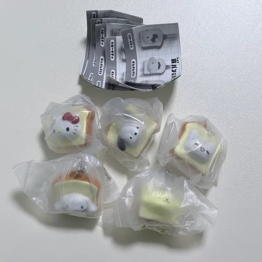 [BUNJANG] Sanrio Bread Gacha Keychain 5-Piece Full Set / 산리오 식빵 가챠 키링 5종 풀세트 풀셋 일괄