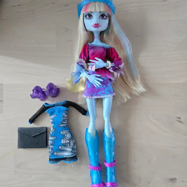 [BUNJANG] Monster High Music Festival Abby Bominable Doll with Additional Outfit / 몬스터 하이 뮤직 페스티벌 애비 보미너블 몬하돌 추가 의상포함