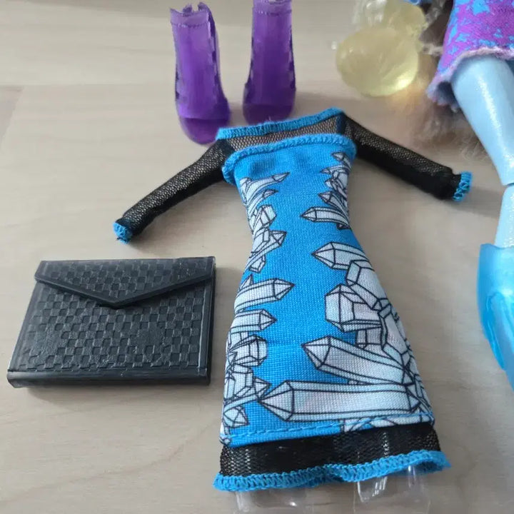 [BUNJANG] Monster High Music Festival Abby Bominable Doll with Additional Outfit / 몬스터 하이 뮤직 페스티벌 애비 보미너블 몬하돌 추가 의상포함