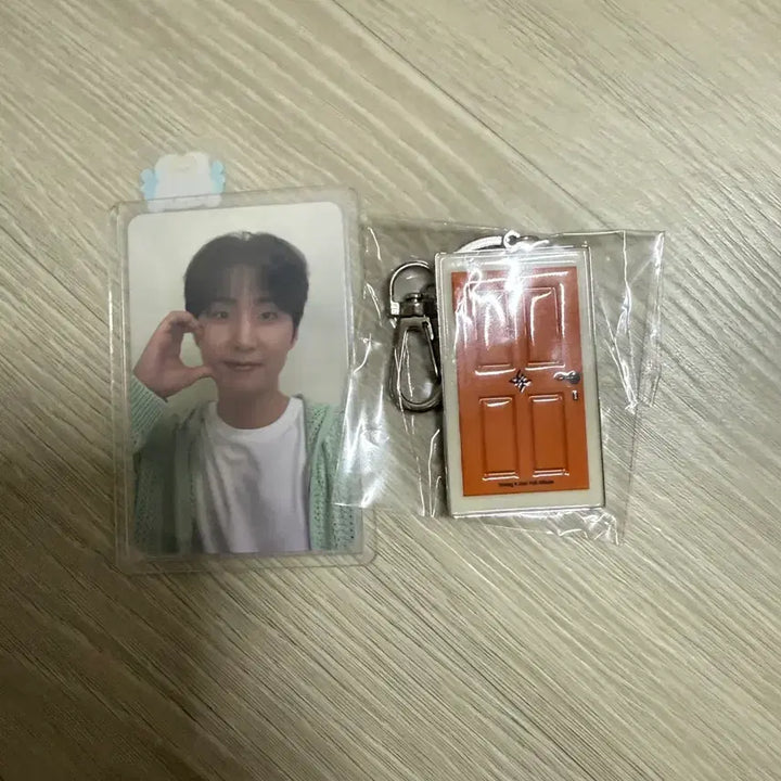 [BUNJANG] Day6 Young K Music Bank Live Studio Photocard &amp; Keyring Bundle Set / 영케이 뮤뱅 포카 뮤직뱅크 공방 사녹 키링 데이식스