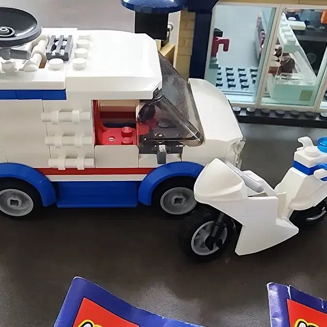 [BUNJANG] LEGO 60233 Donut Shop Grand Opening Set / 레고 60233 도넛가게 개점식 팝니다. 박스 및 스티커 x 소품 누락 2