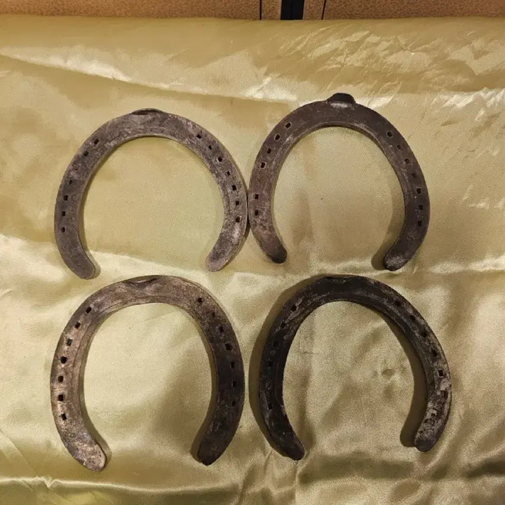[BUNJANG] Horseshoe Ornament (Set of 4) / 말발굽.